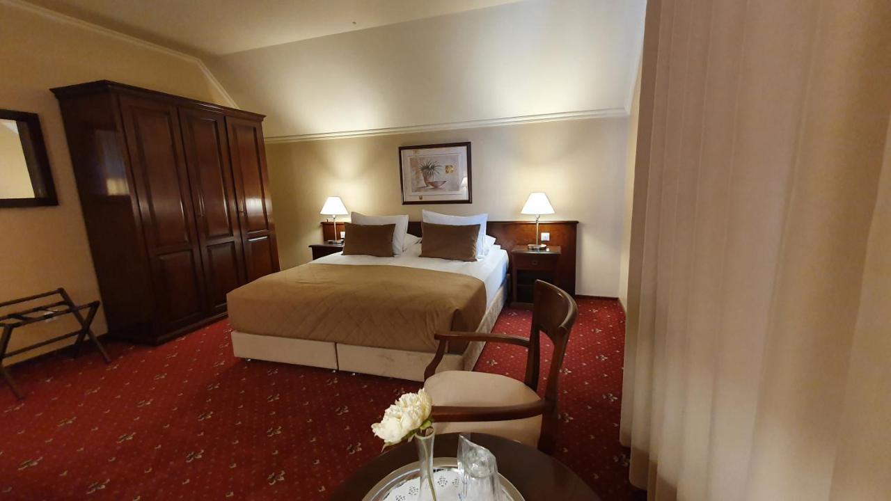 Hotel Garden Club ブラショフ エクステリア 写真