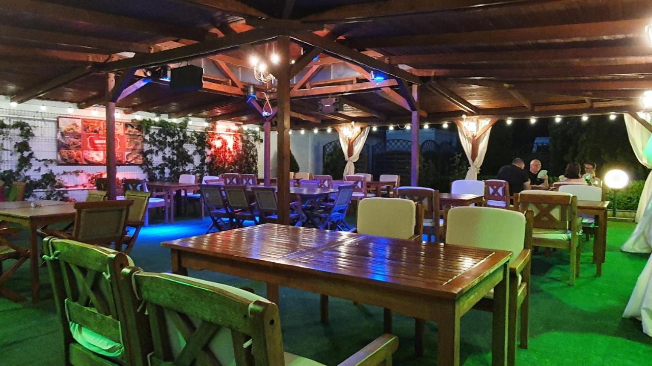 Hotel Garden Club ブラショフ エクステリア 写真