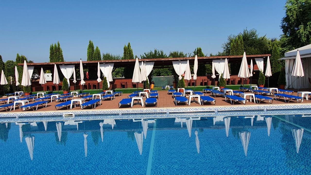 Hotel Garden Club ブラショフ エクステリア 写真