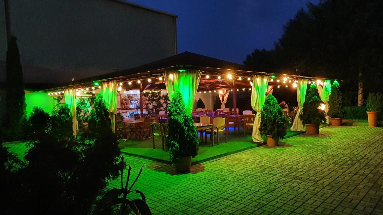 Hotel Garden Club ブラショフ エクステリア 写真