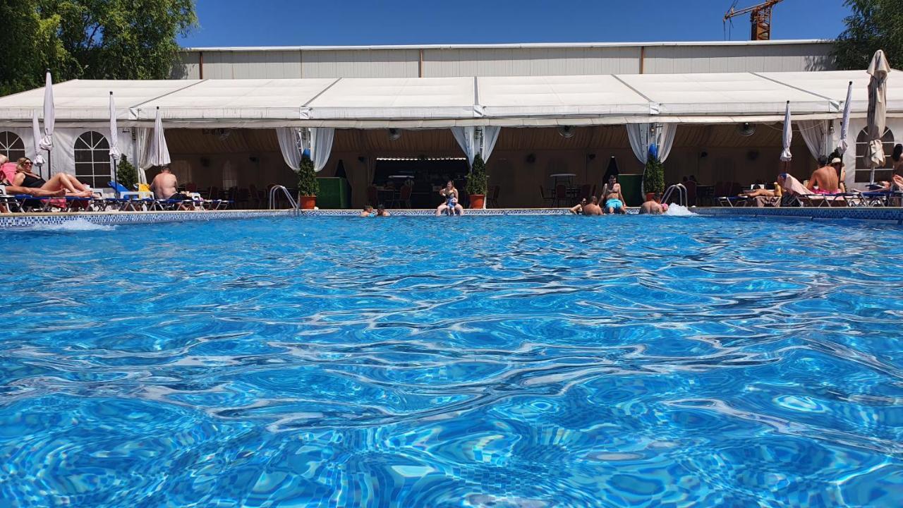 Hotel Garden Club ブラショフ エクステリア 写真