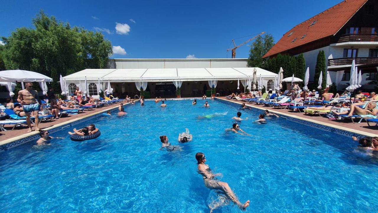 Hotel Garden Club ブラショフ エクステリア 写真