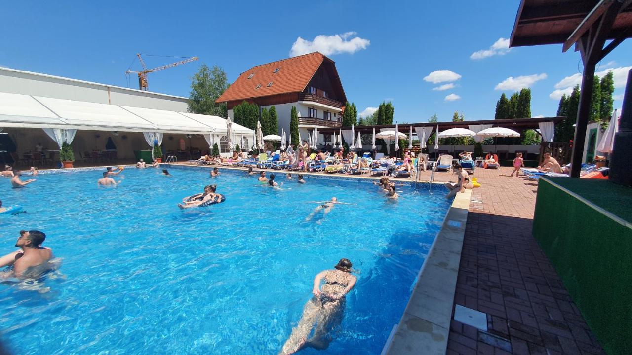 Hotel Garden Club ブラショフ エクステリア 写真