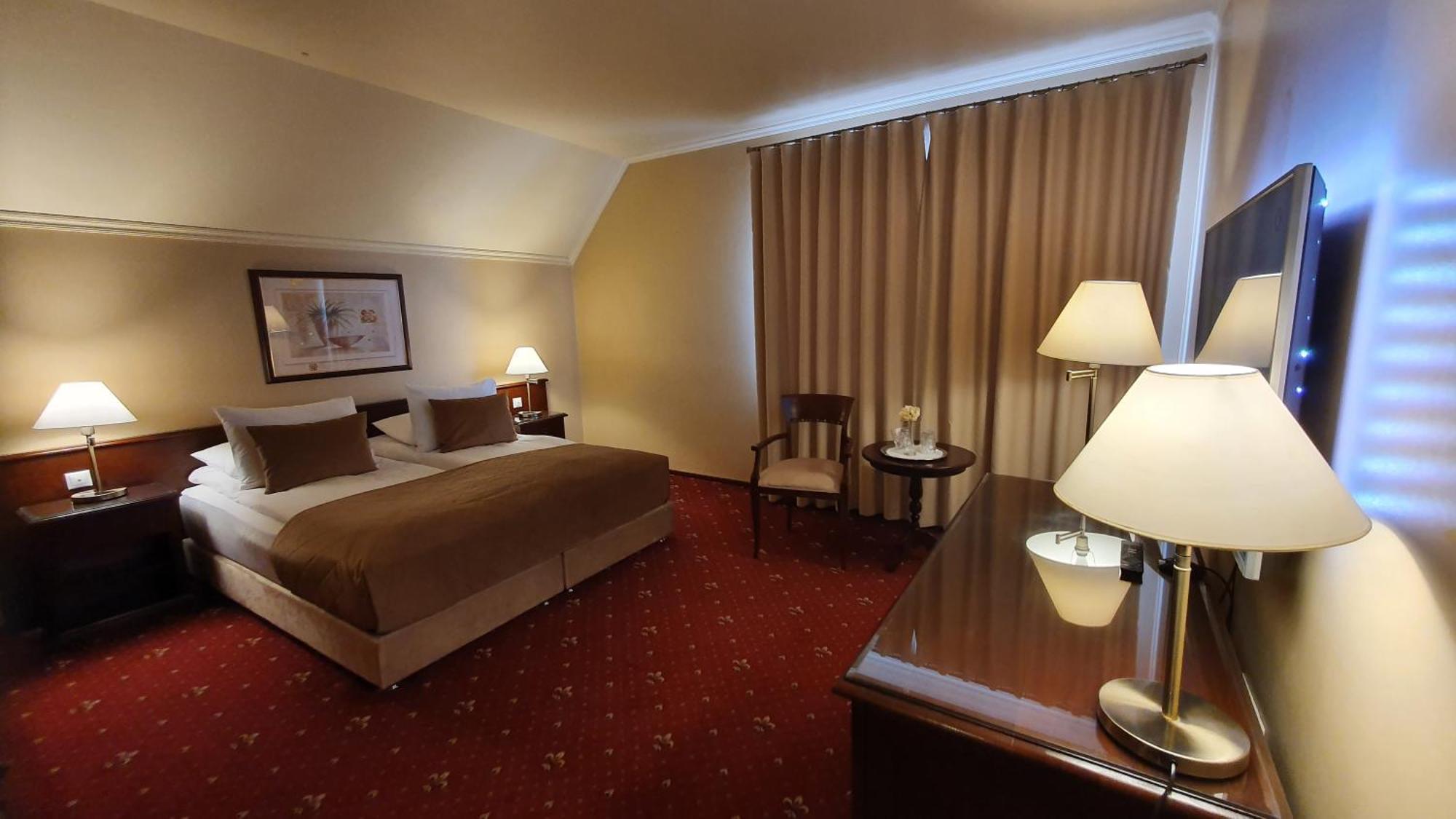 Hotel Garden Club ブラショフ エクステリア 写真