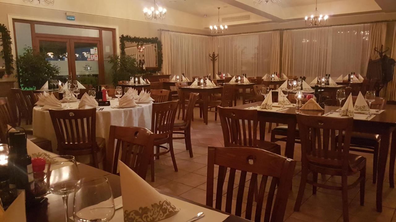 Hotel Garden Club ブラショフ エクステリア 写真