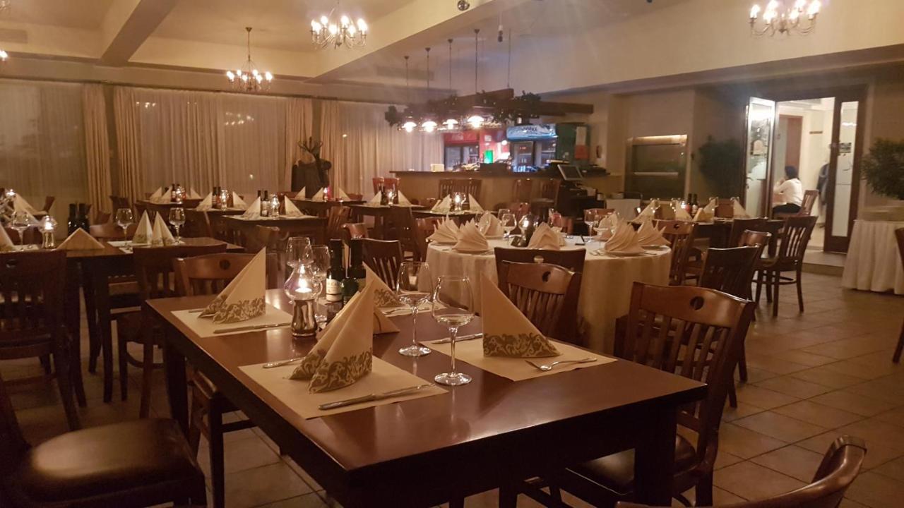 Hotel Garden Club ブラショフ エクステリア 写真